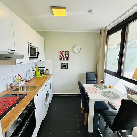 Messe West Apartment *